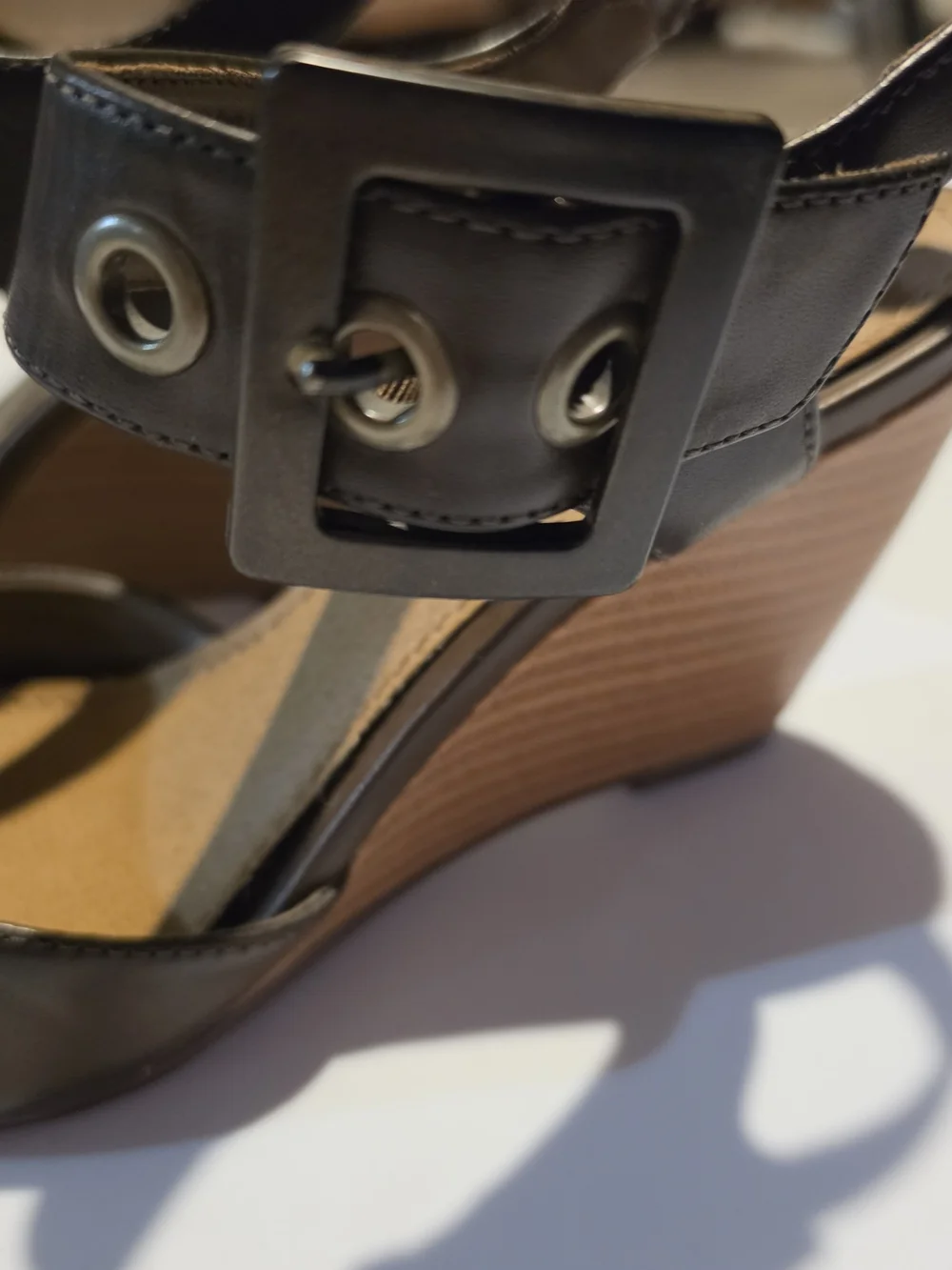 FIONI Clothing Brown Wedge Sandals with Wood-Tone Heel